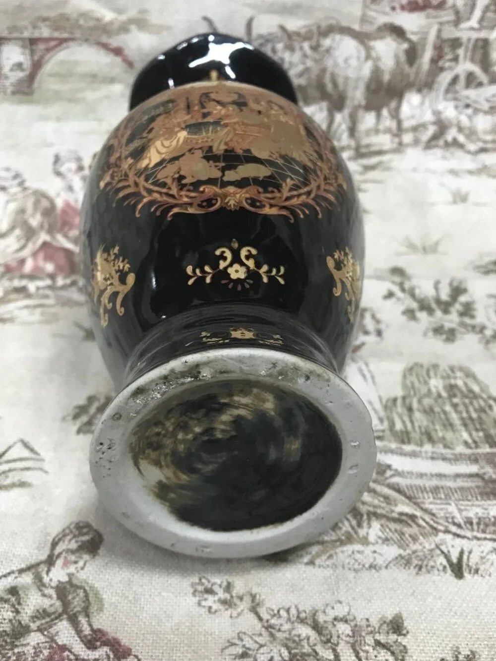 Chinese Vintage Black & Gold Art Porcelain Vase
